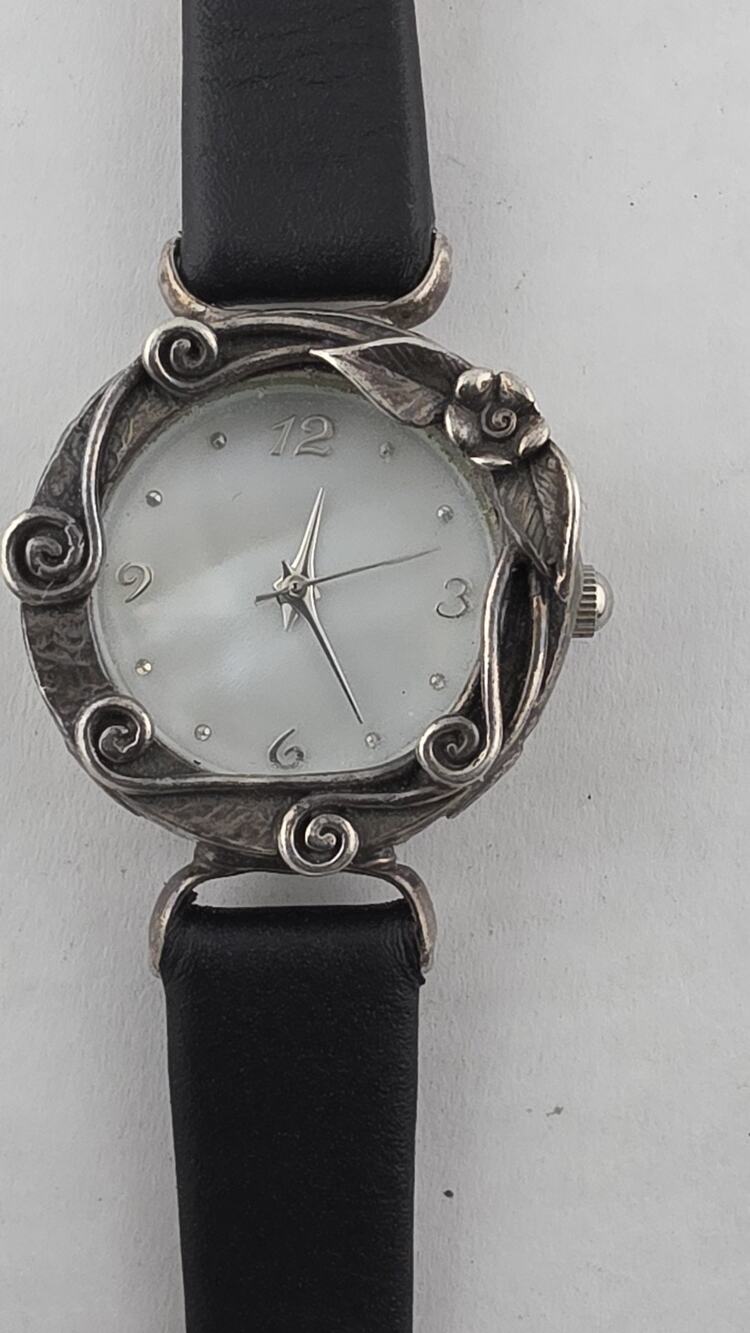 Vtg Ladies Quartz Watch Sterling Silver Floral Bezel Mother Of Pearl Dial Runs